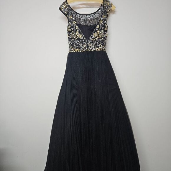 Elegant Black and Gold Evening Gown By Sherri Hill Size 4 - Picture 4 of 6